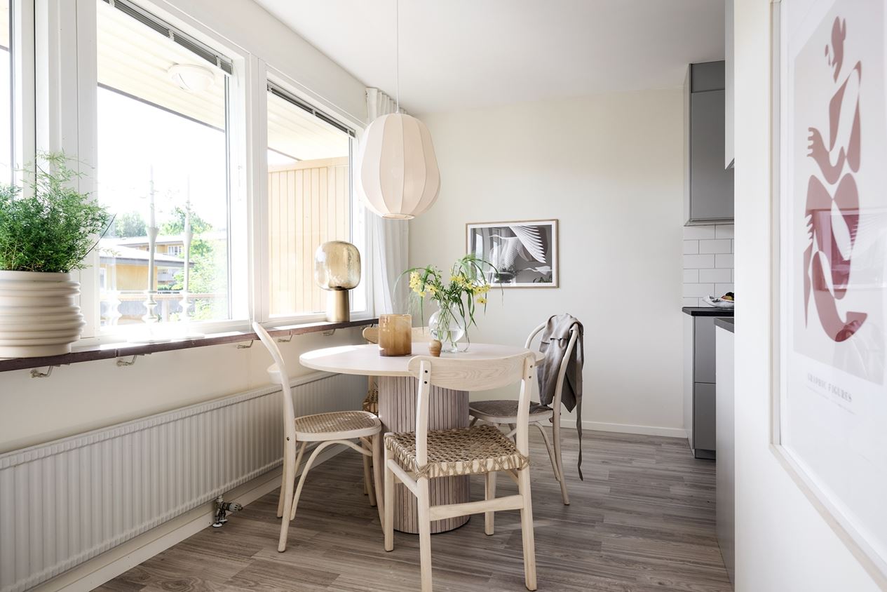 salle à manger appartement deux-pièces