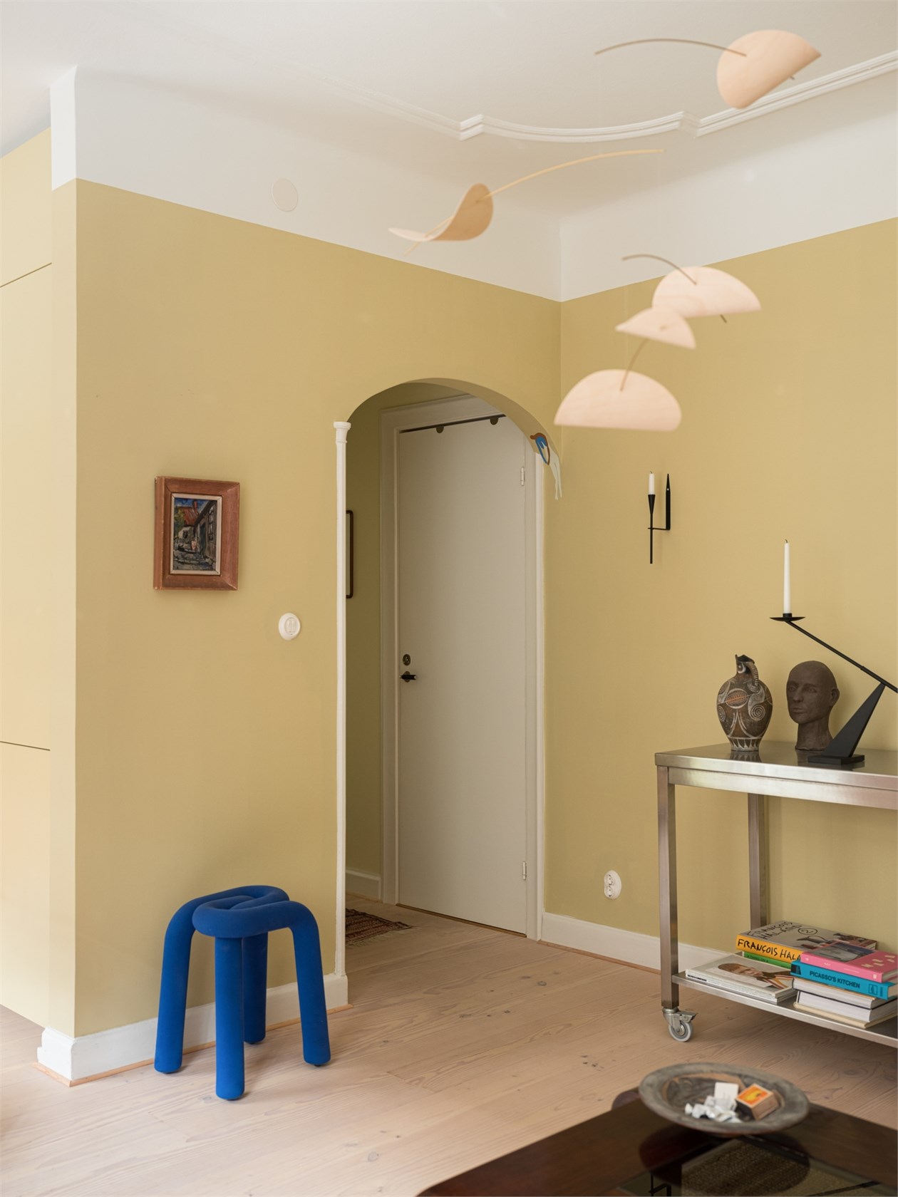salon murs jaunes