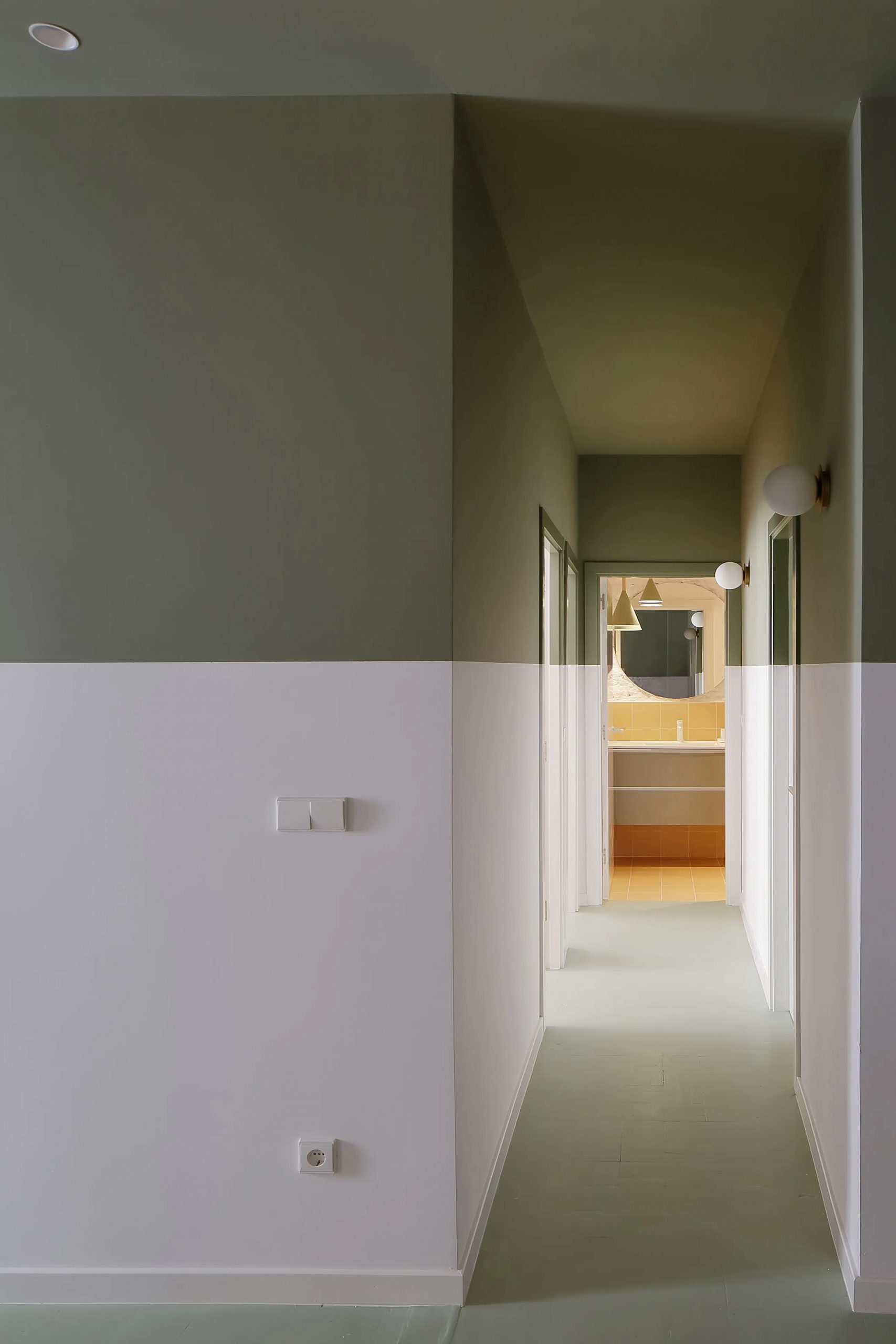 couloir vert et blanc