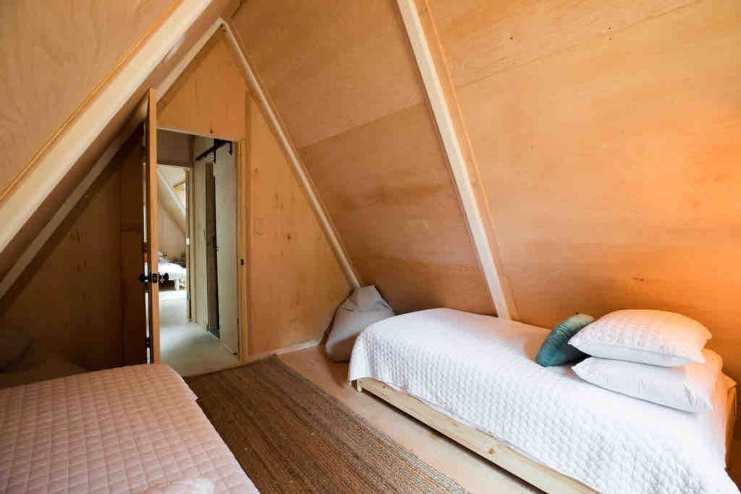 chambre sous combles maison A-Frame chambre sous combles maison A-Frame
