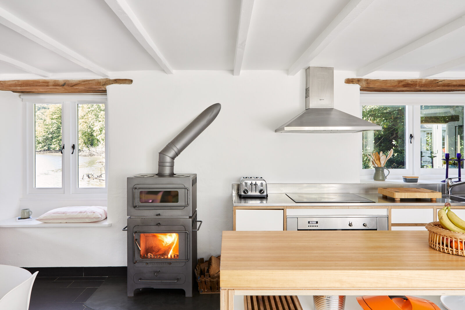 cuisine moderne dans maison ancienne rénovée