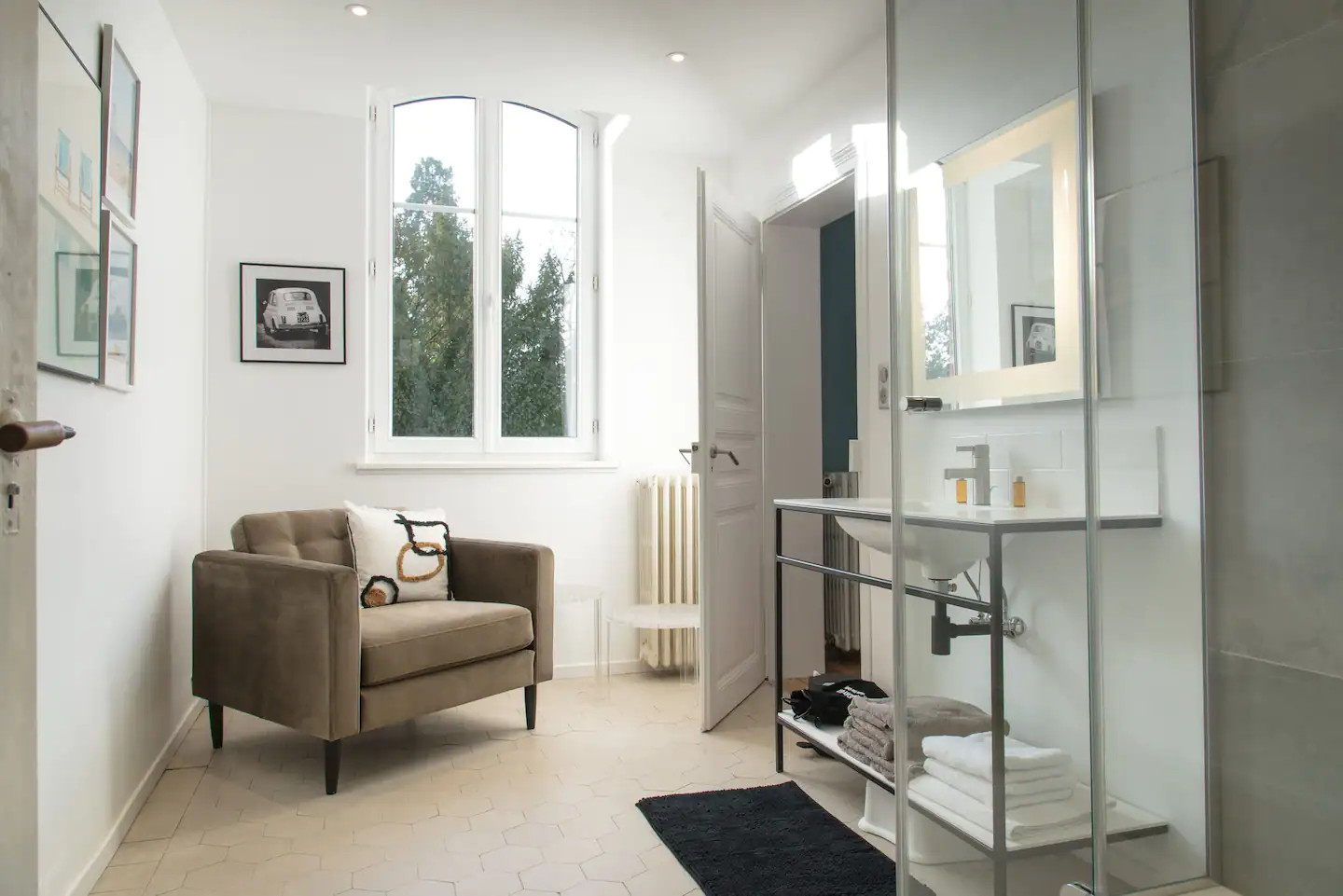 salle de bain avec fenêtre maison rénovée salle de bain avec fenêtre maison rénovée