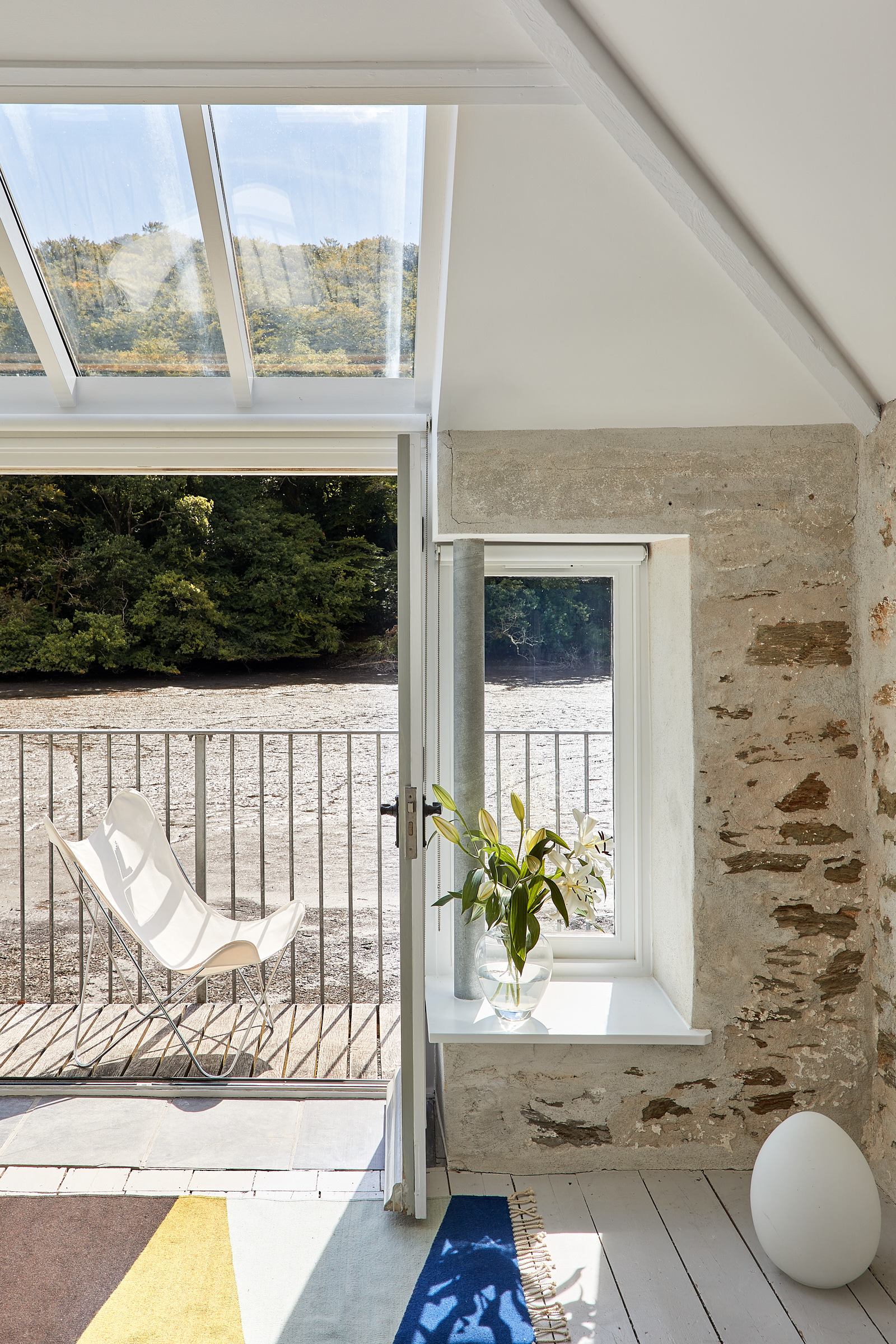 salon avec terrasse maison ancienne rénovée