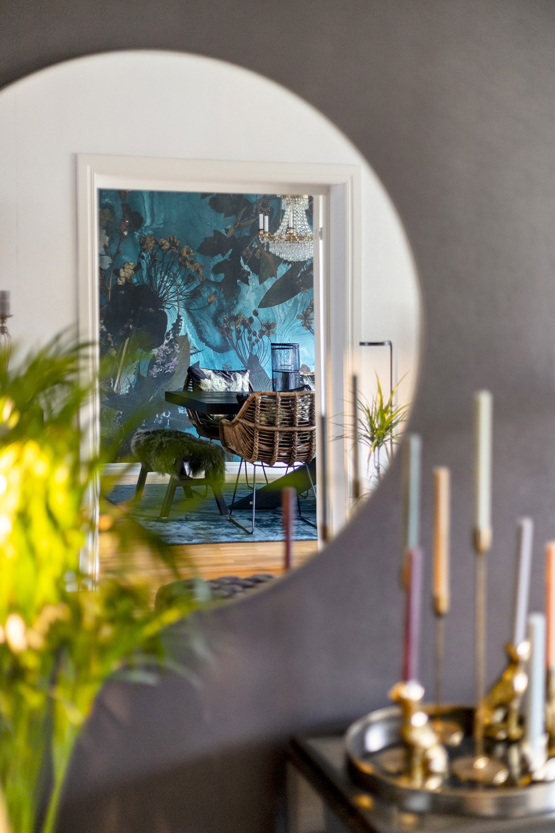 salon avec papier-peint appartement suédois