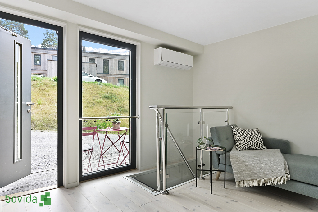 salon avec escalier design 