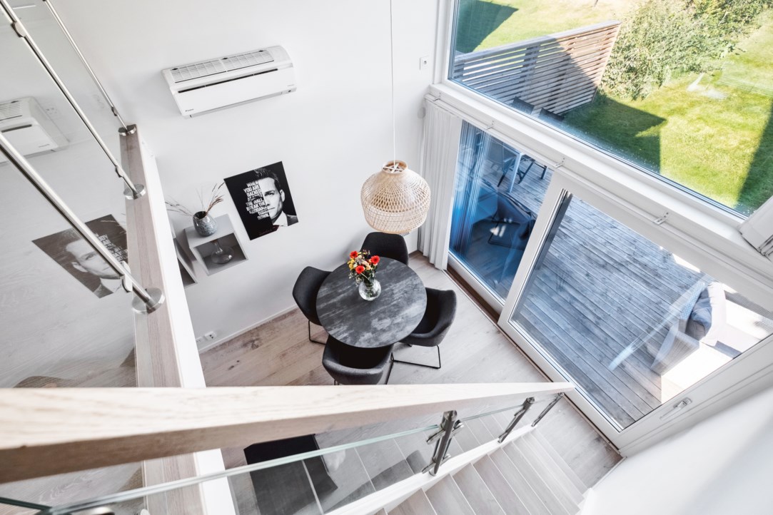 salon double hauteur mini maison 33m2