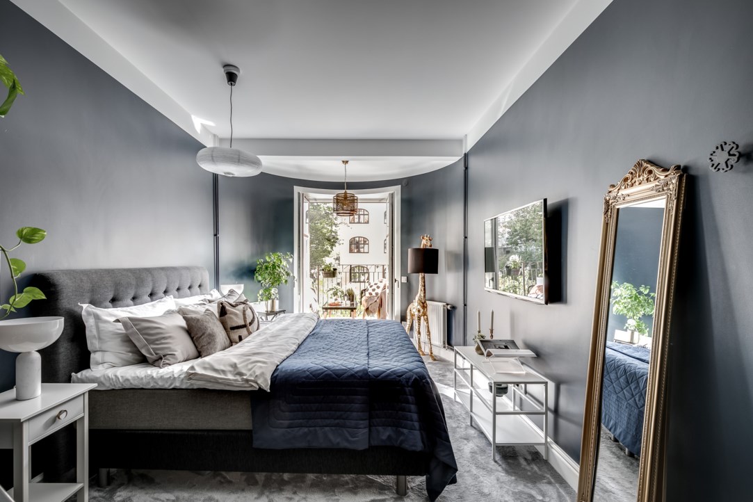 chambre avec moquette grise appartement rénové