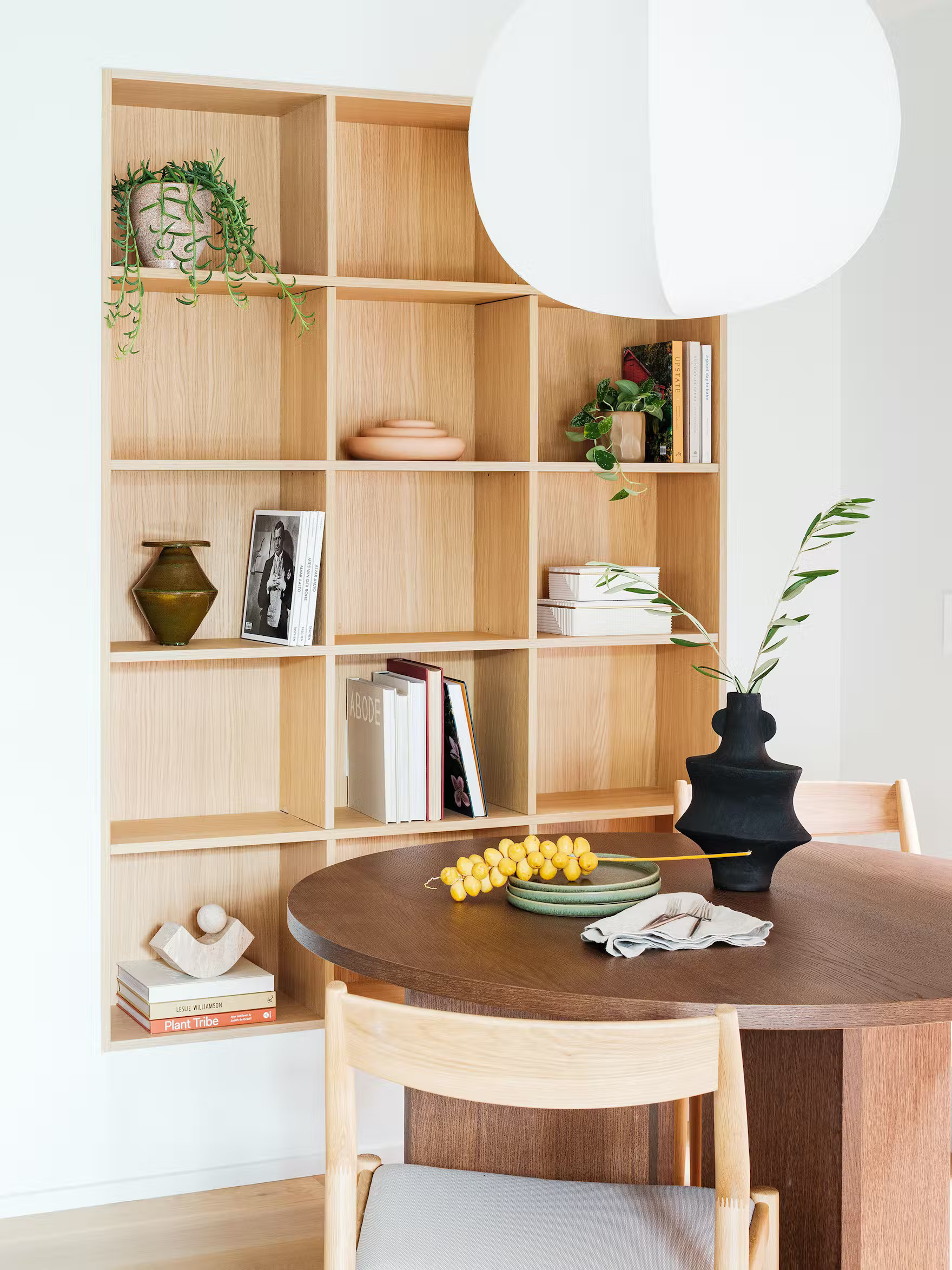 bibliothèque intégrée en chêne