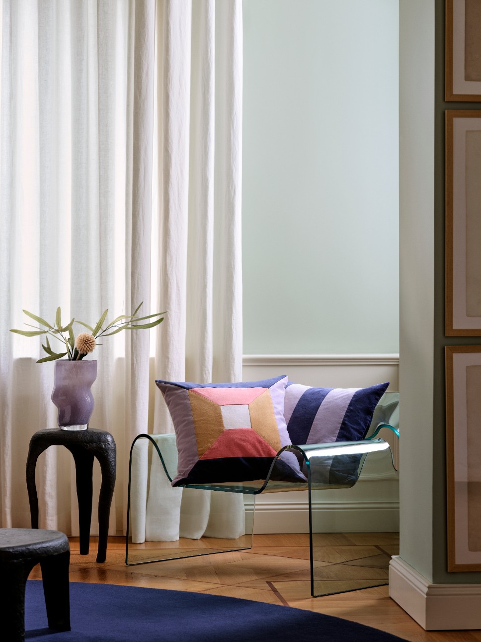 fauteuil en verre courbé
