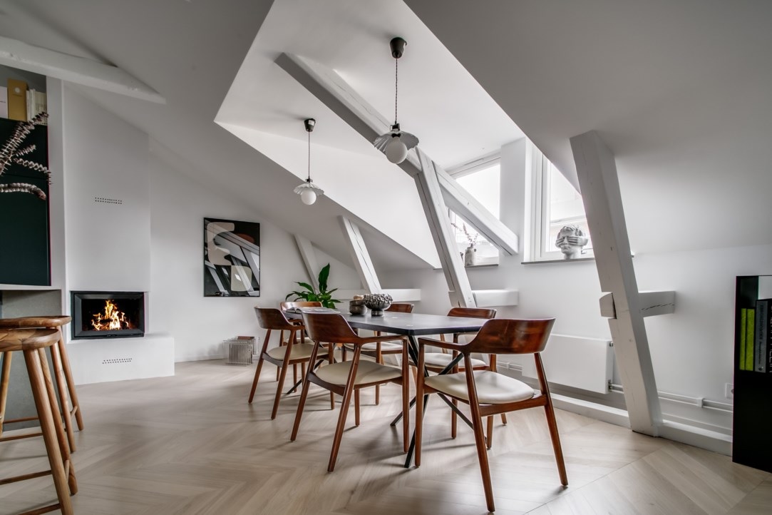 salle à manger avec poutres