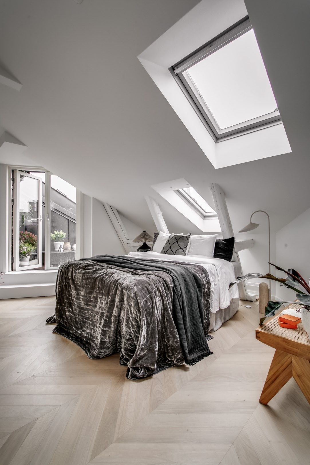 chambre blanche et grise décoration contemporaine