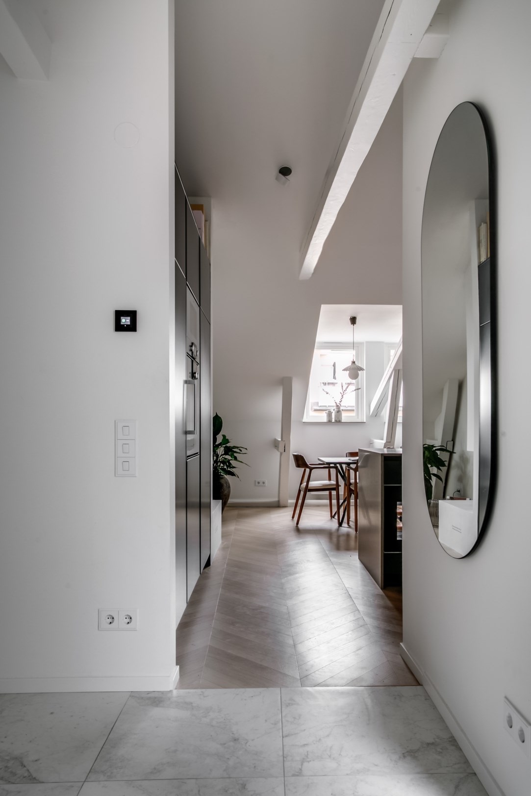entrée appartement sous combles décoration contemporaine