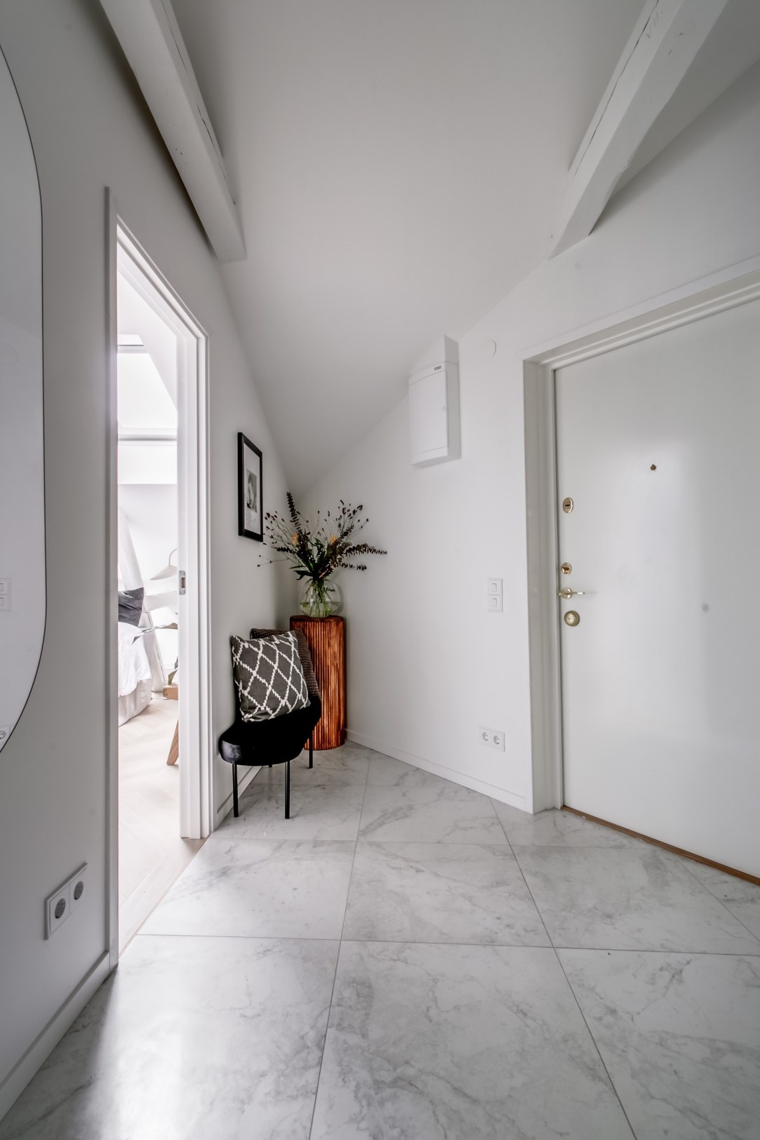 entrée appartement sol marbre gris