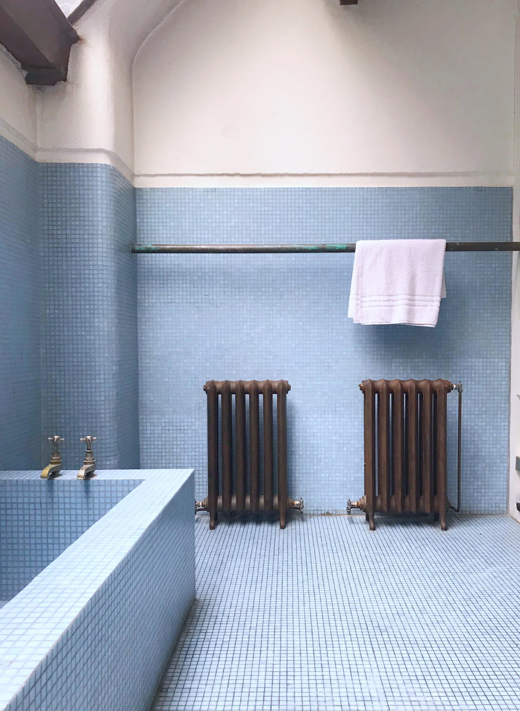 salle de bain béton et carrelage bleu salle de bain béton et carrelage bleu