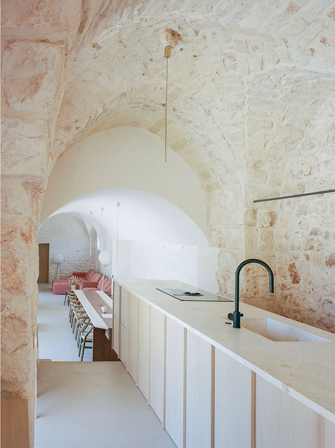 cuisine design Masseria Belvedere maison en pierre rénovée dans les Pouilles cuisine design Masseria Belvedere maison en pierre rénovée dans les Pouilles