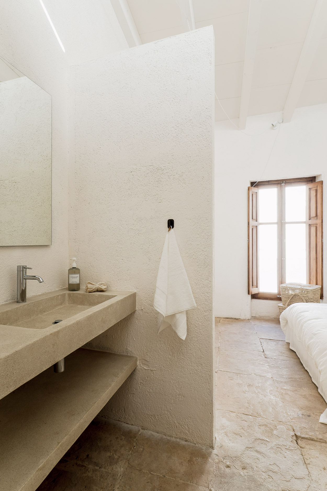 salle de bain béton enduit