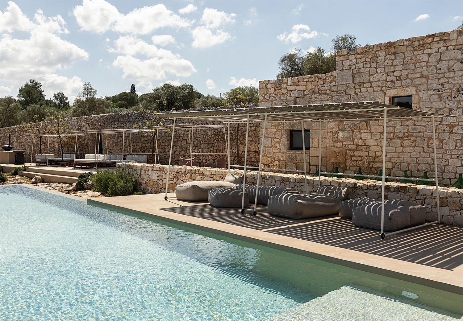 piscine Masseria Belvedere maison en pierre rénovée dans les Pouilles piscine Masseria Belvedere maison en pierre rénovée dans les Pouilles