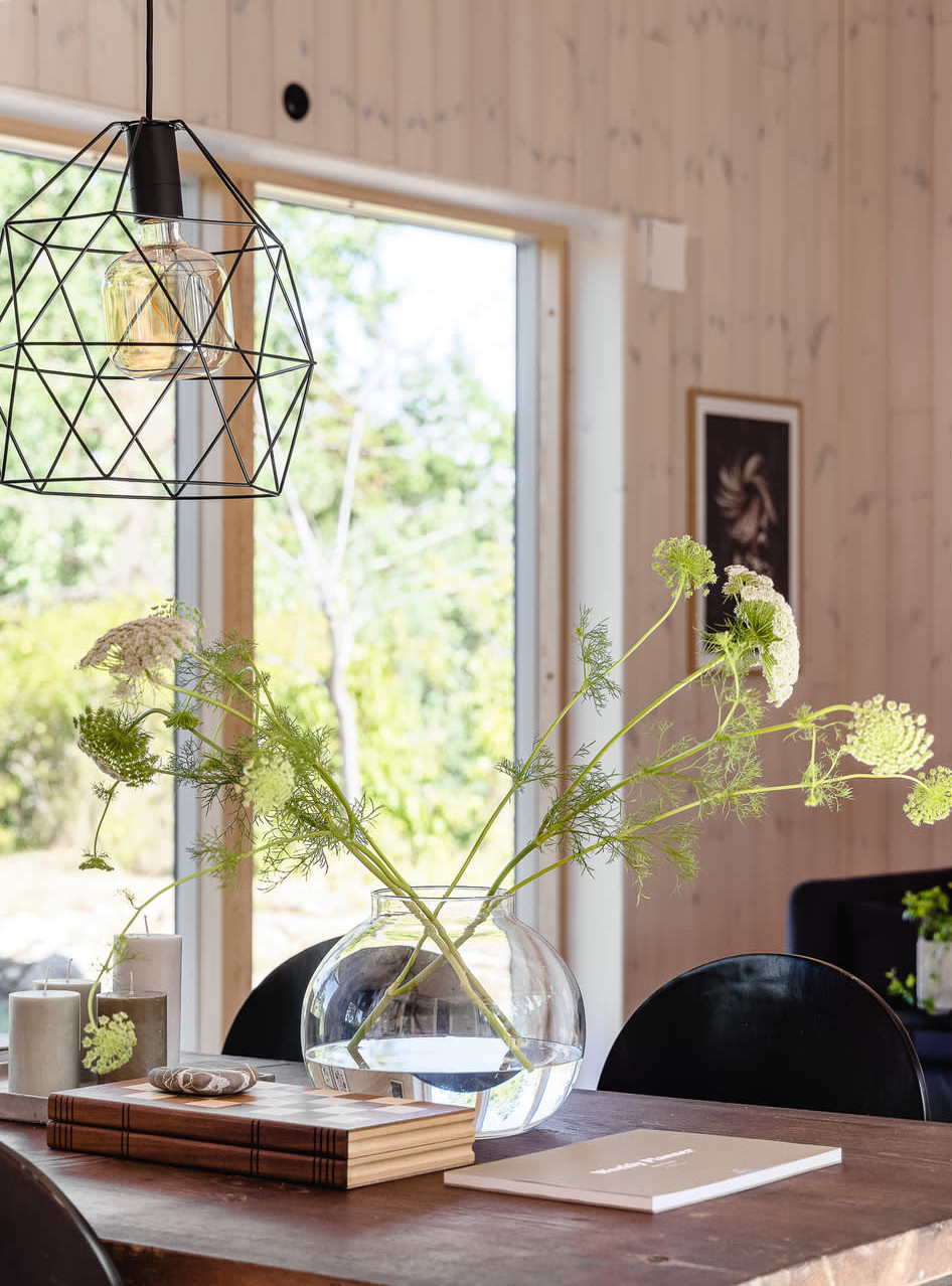 table avec vase boule table avec vase boule