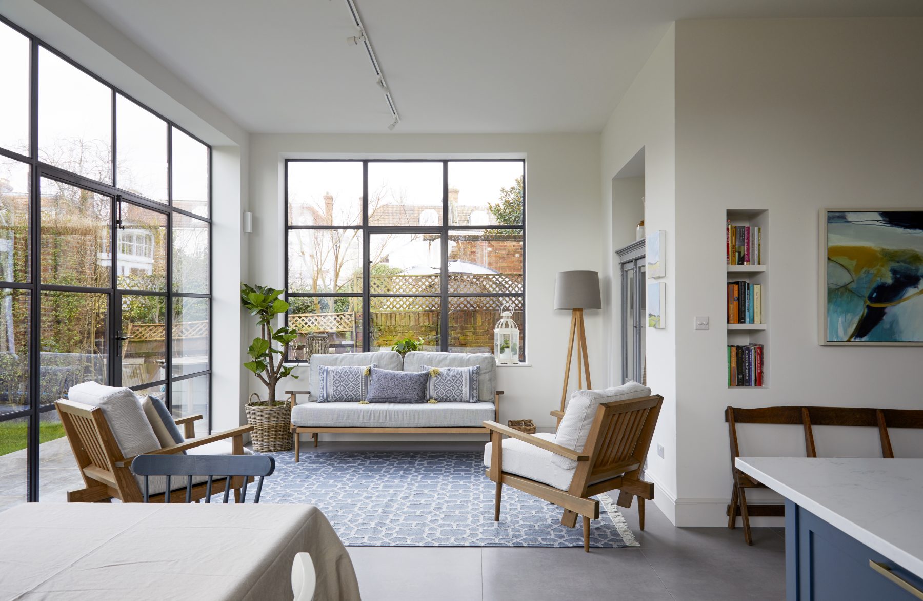salon avec baie vitrée décoration contemporaine