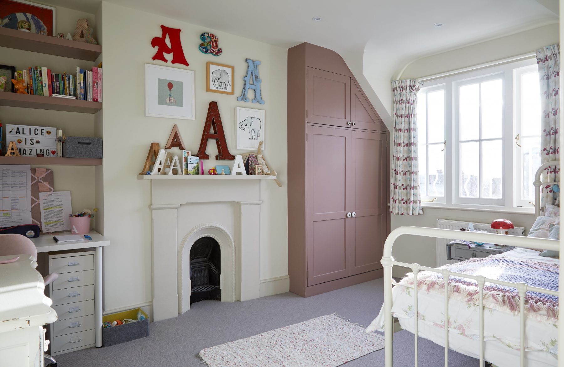 chambre enfant avec lit métal