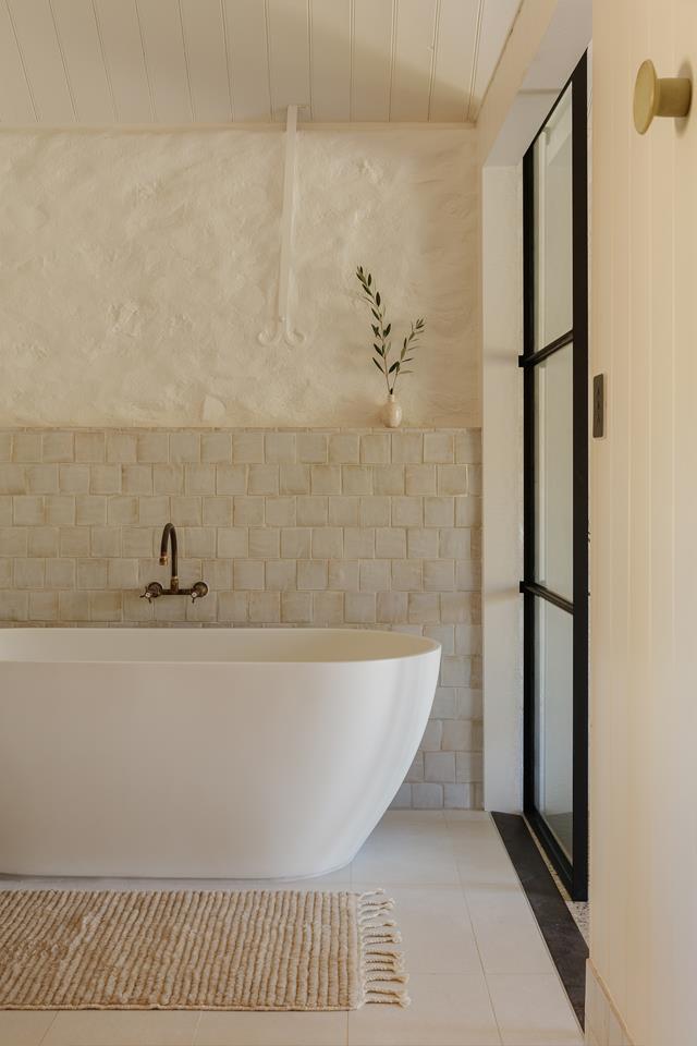 salle de bain design avec verrière