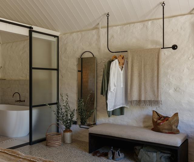 salle de bain avec verrière