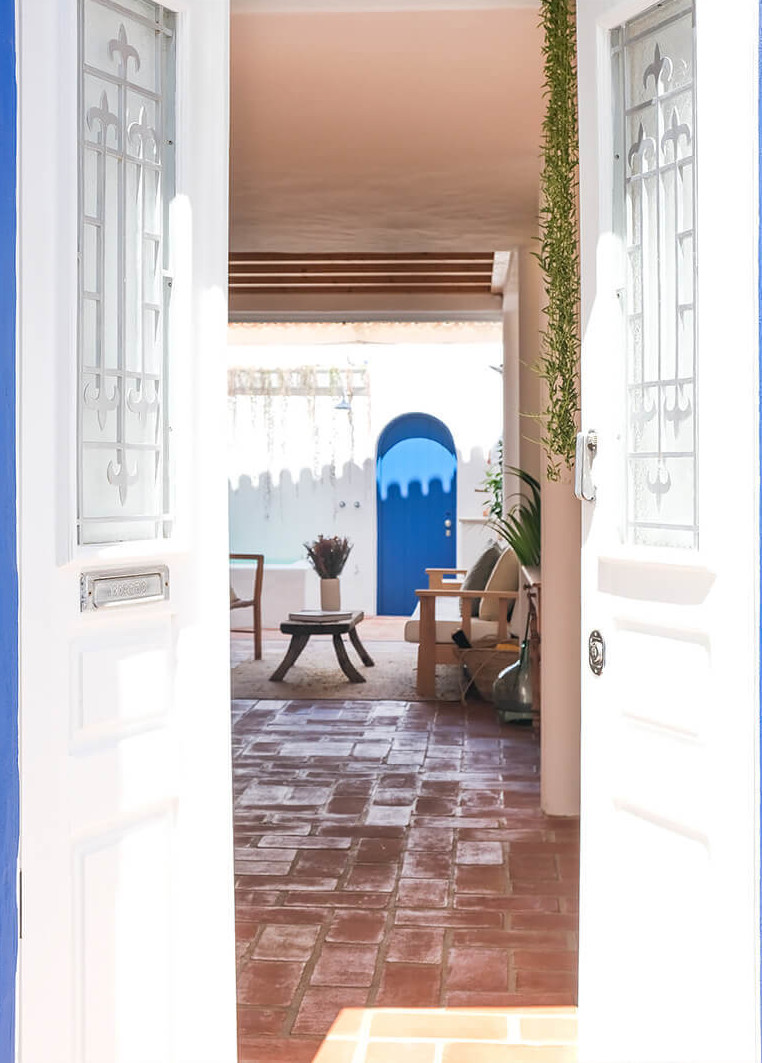entrée maison et piscine maçonnée entrée maison et piscine maçonnée