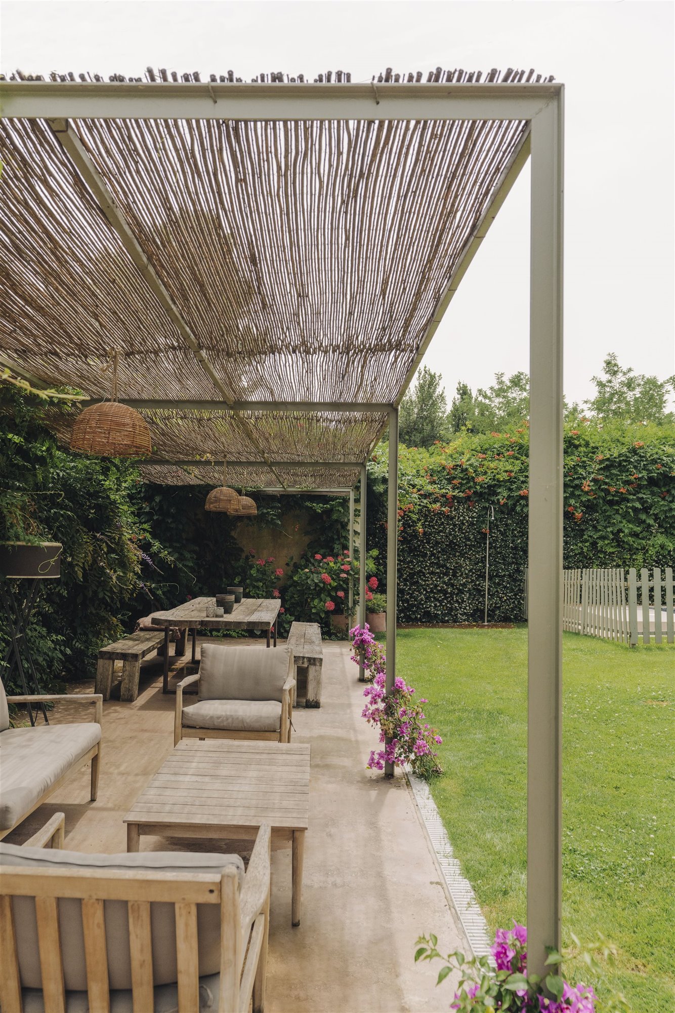 terrasse avec pergola acier
