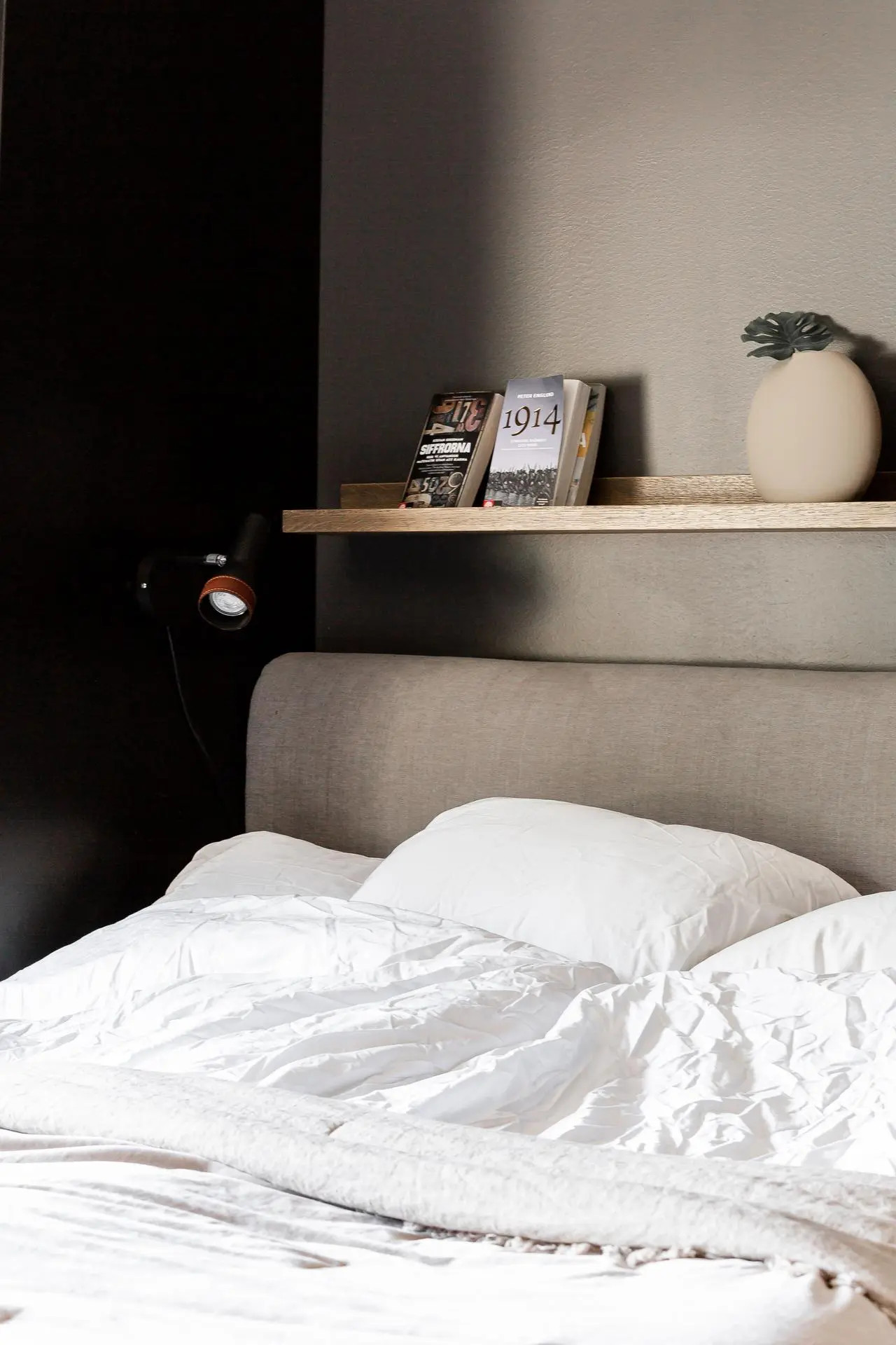 chambre murs gris
