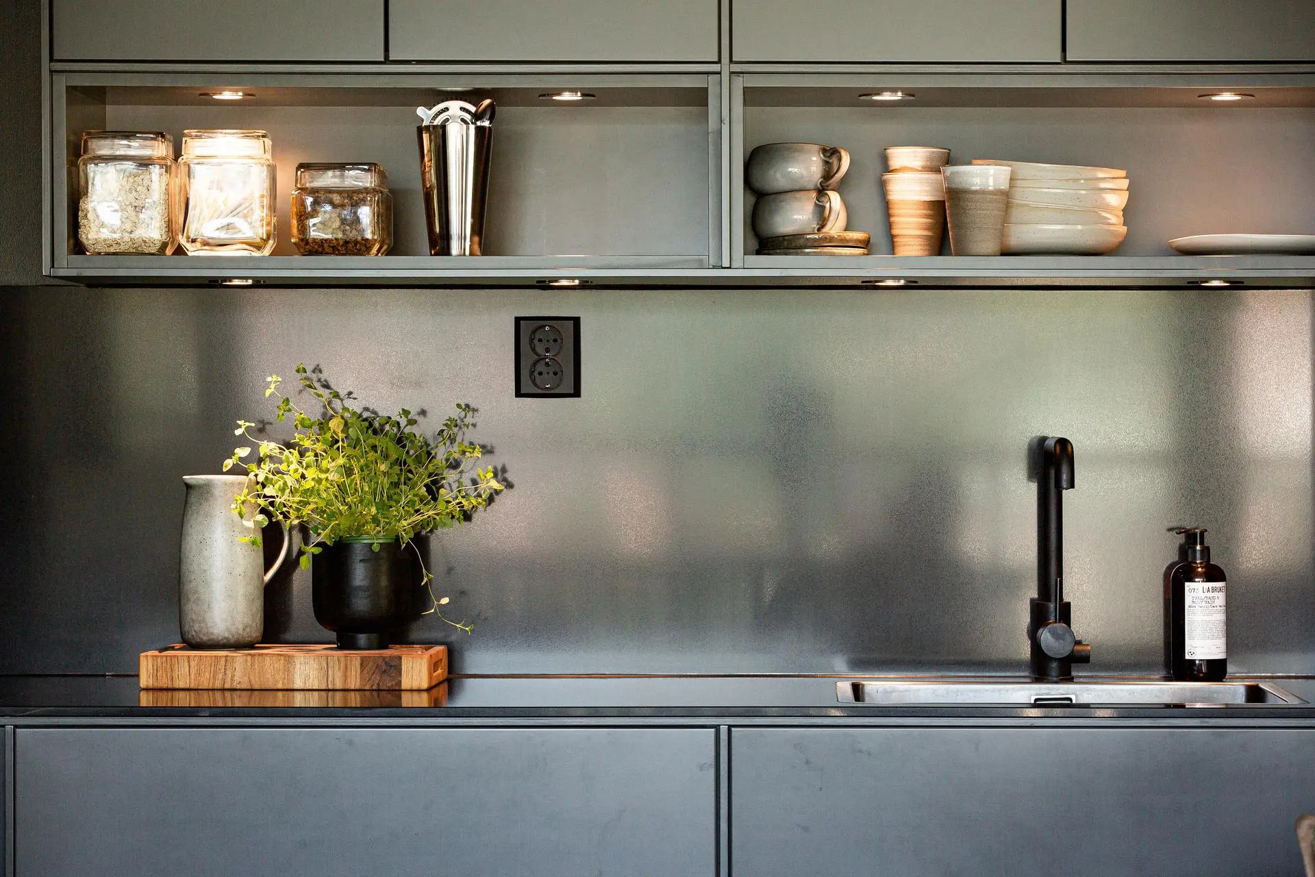 cuisine design gris anthracite
