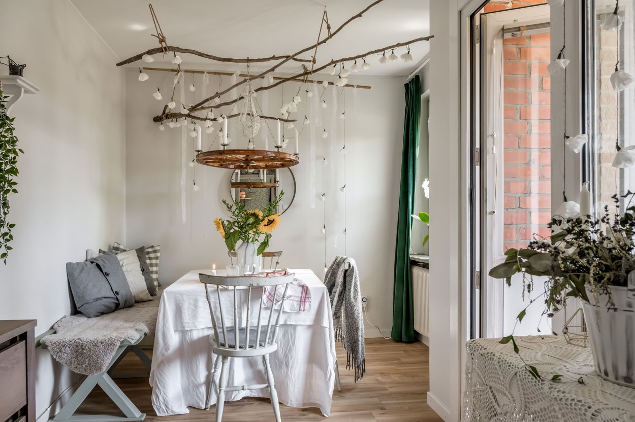 salle à manger lustre branches de bois
