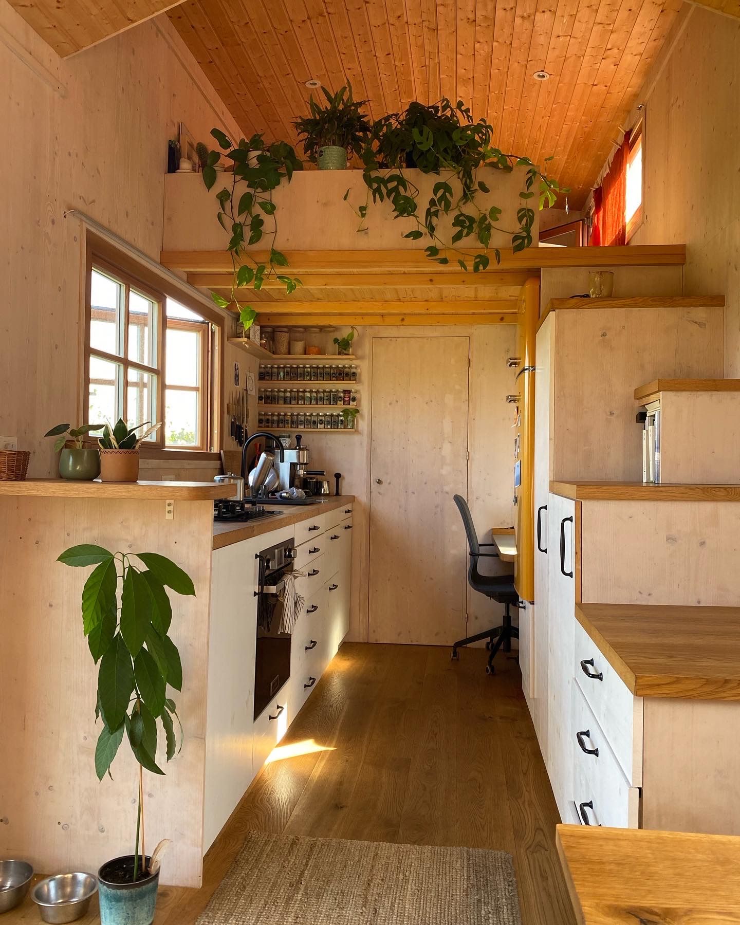 cuisine et chambre en mezzanine tiny house cuisine et chambre en mezzanine tiny house