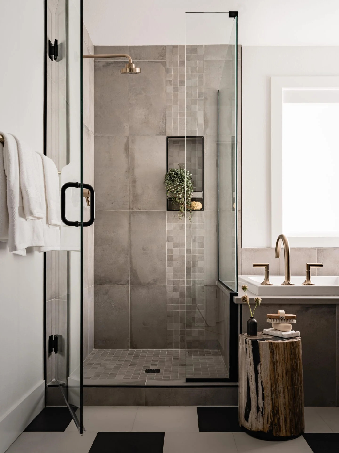 salle de bain grise