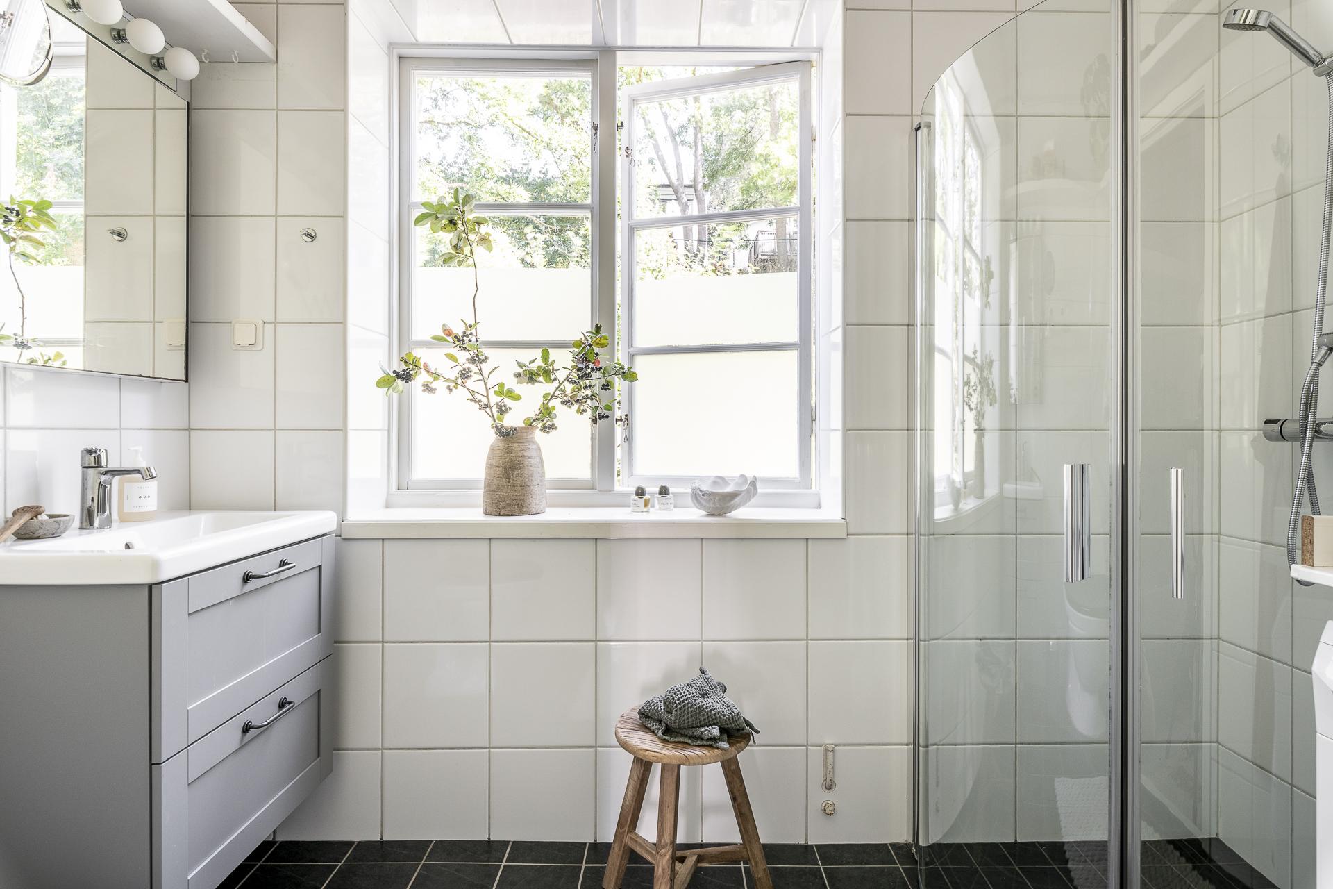 salle de bain grise