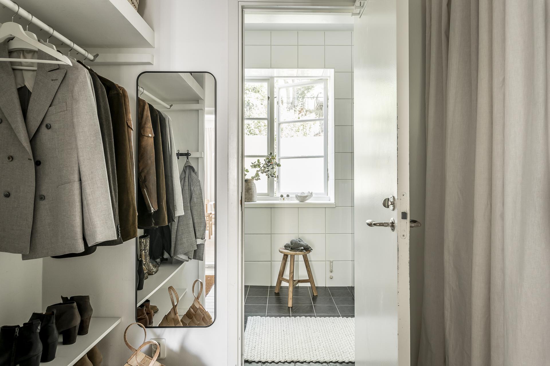 entrée sur salle de bain 