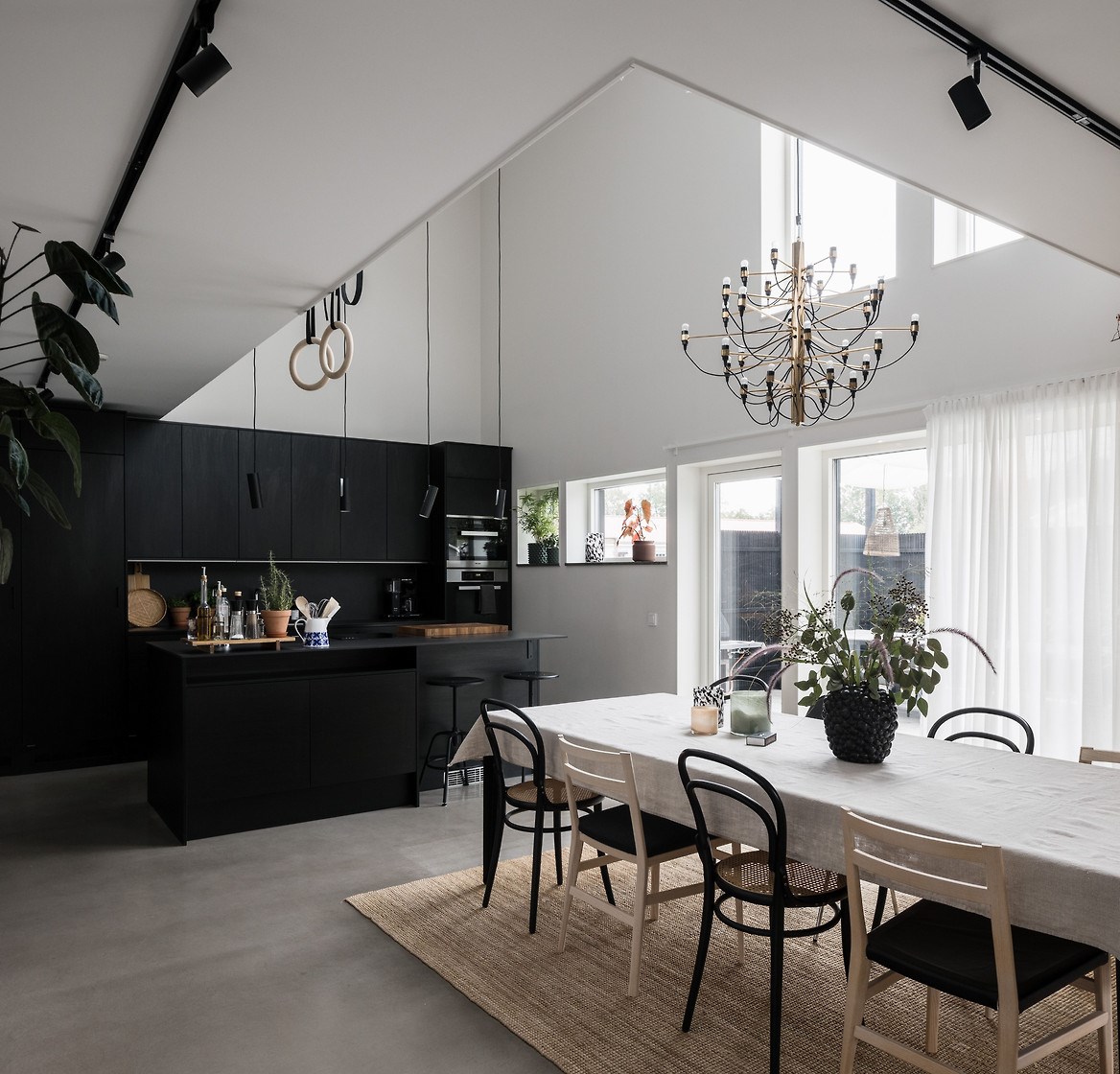 cuisine design avec îlot maison bois noir cuisine design avec îlot maison bois noir