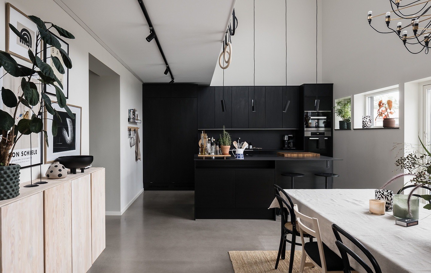 cuisine design avec îlot maison bois noir cuisine design avec îlot maison bois noir
