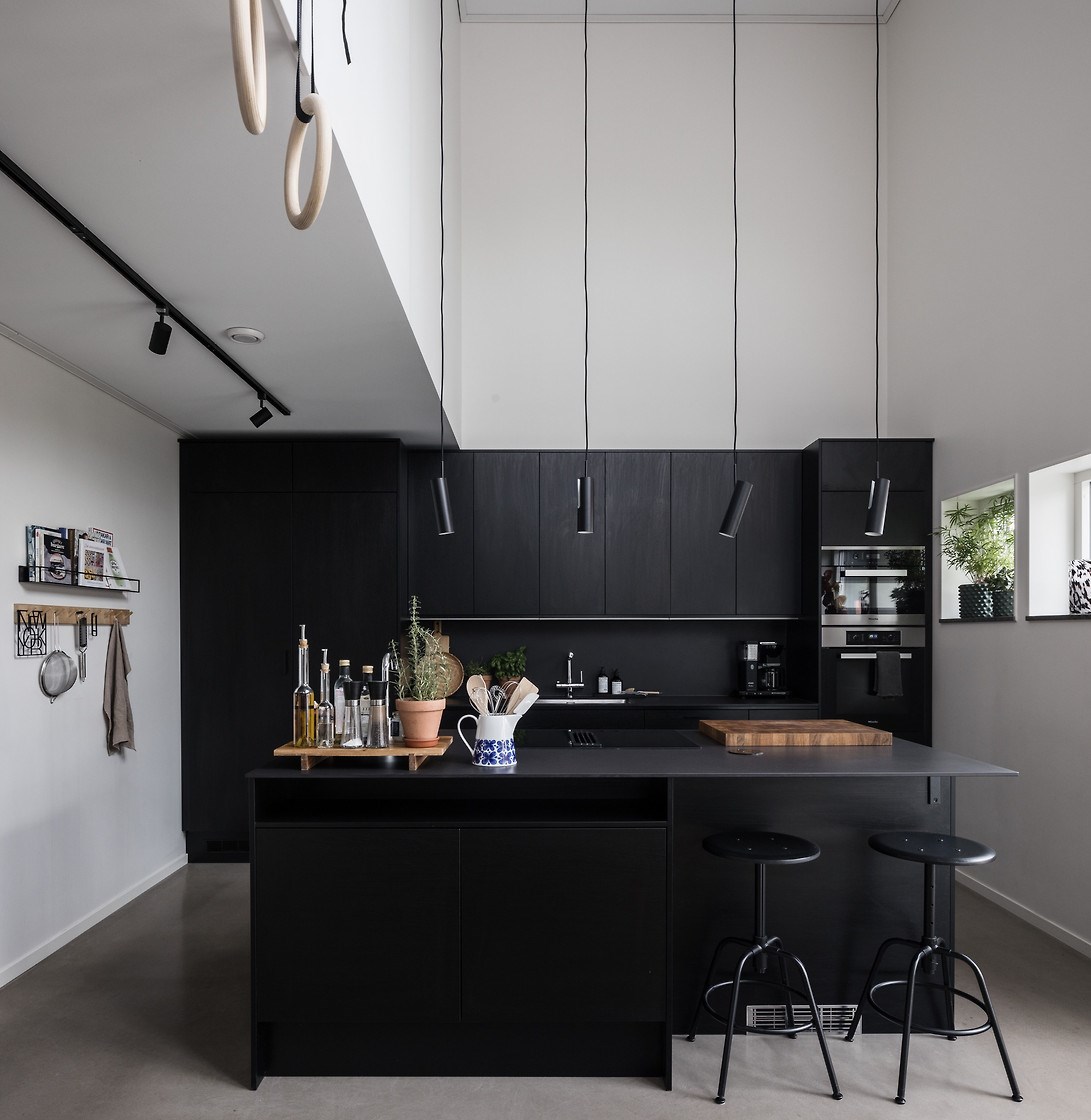 cuisine design avec îlot maison bois noir cuisine design avec îlot maison bois noir