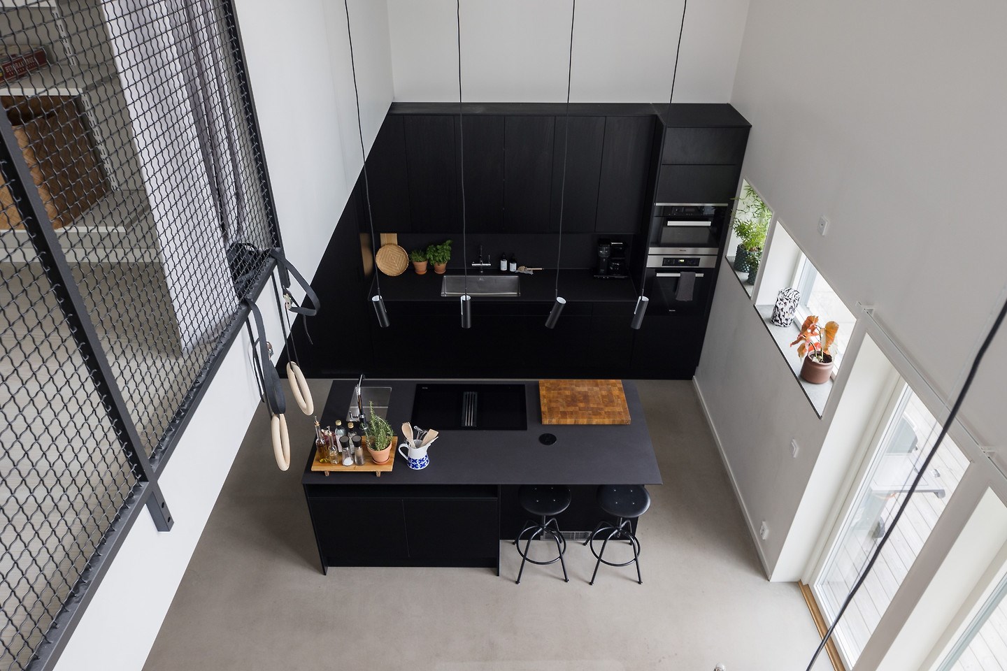 cuisine design avec îlot maison bois noir cuisine design avec îlot maison bois noir