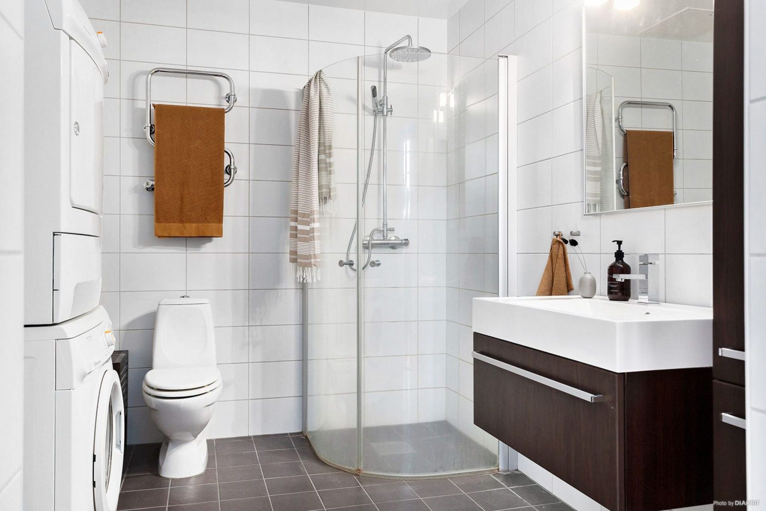 salle de bain blanche décoration design