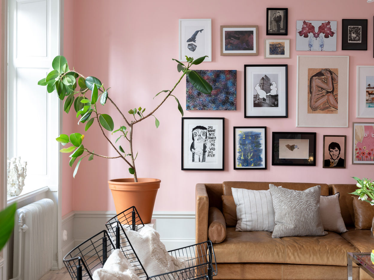salon murs roses décoration scandinave et vintage