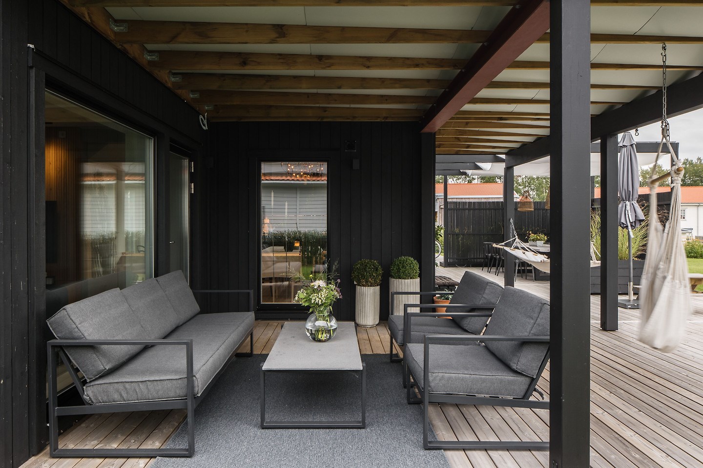 terrasse couverte maison bois noir terrasse couverte maison bois noir