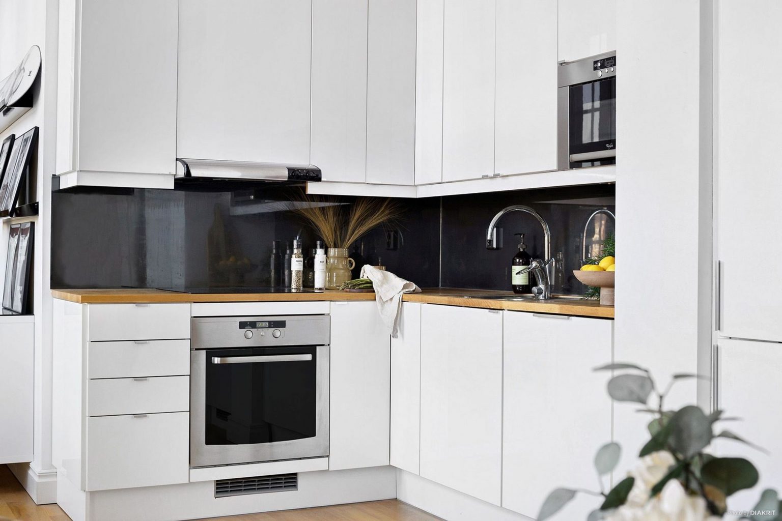 cuisine blanche moderne en angle