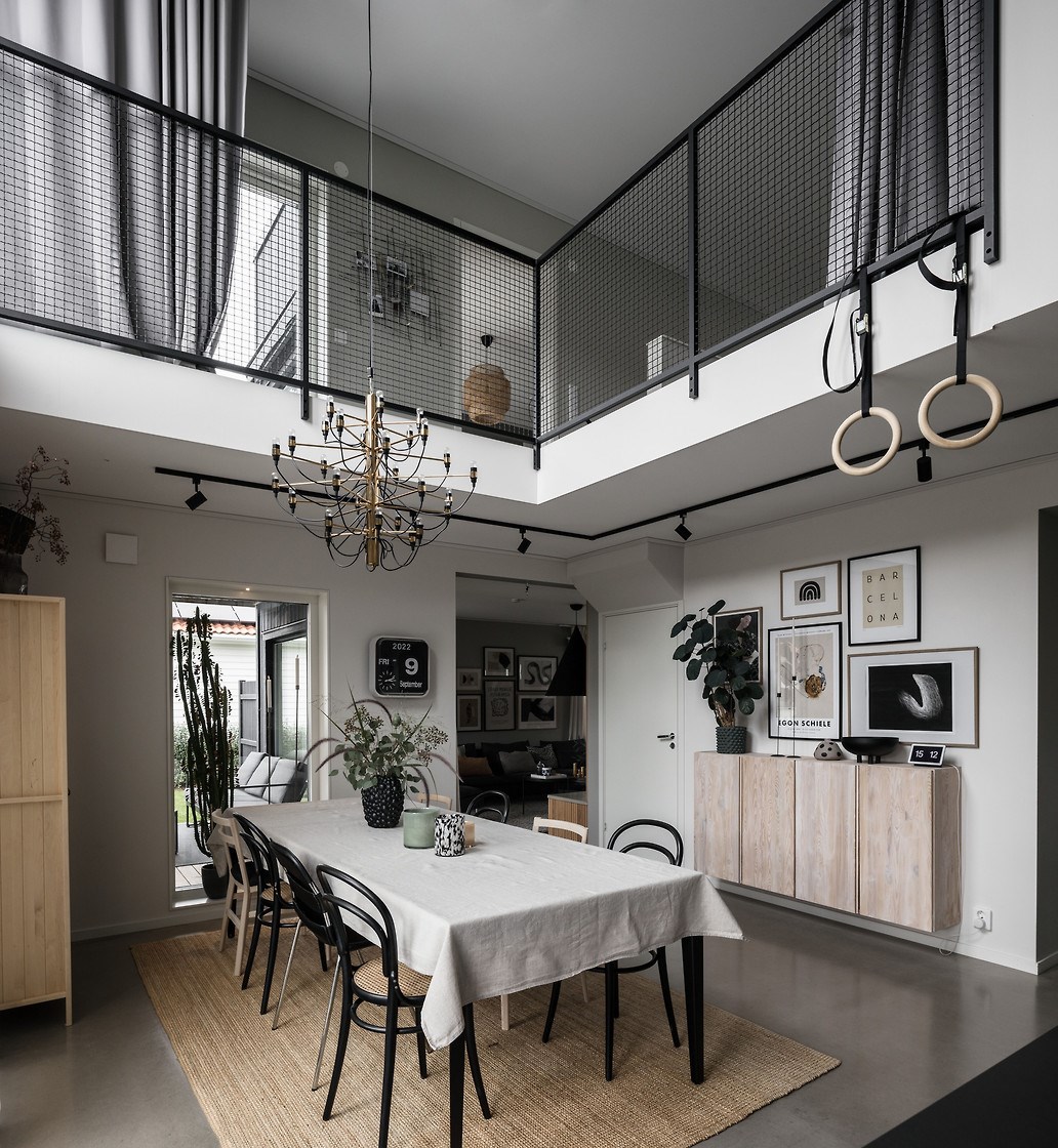 salle à manger avec mezzanine maison bois noir salle à manger avec mezzanine maison bois noir