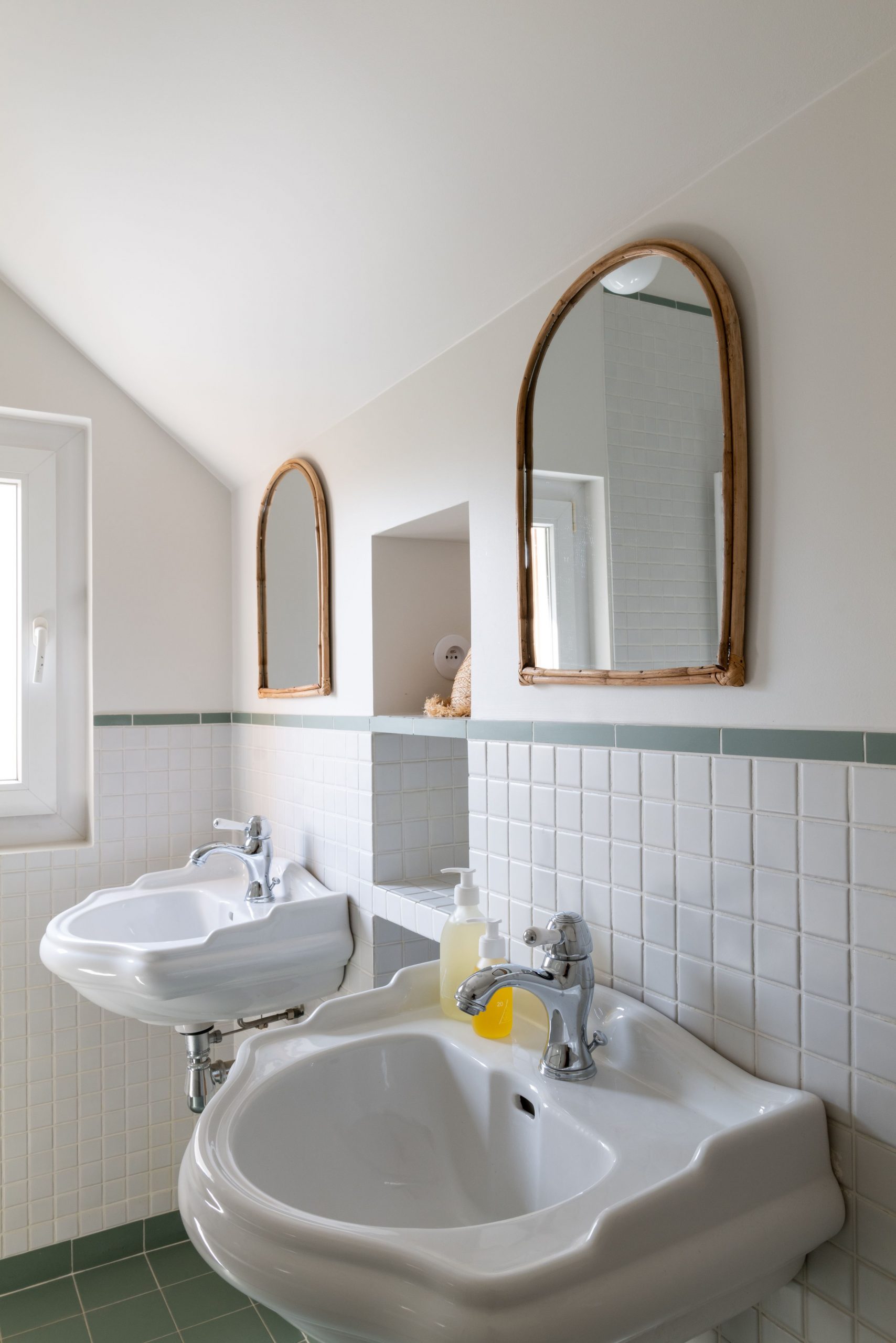 salle de bain vintage maison rénovée Paris par Camille Hermand