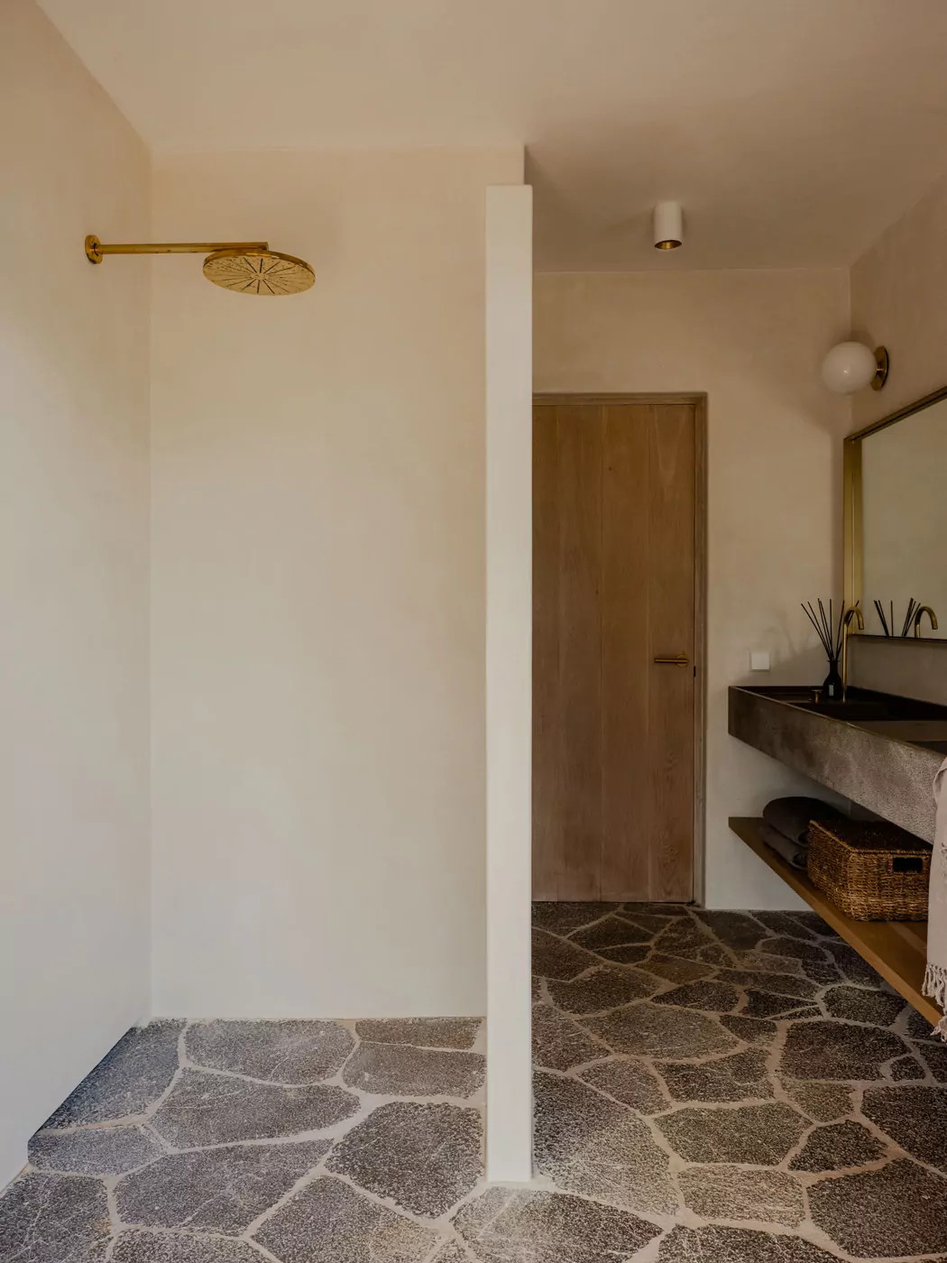salle de bain sol pierre