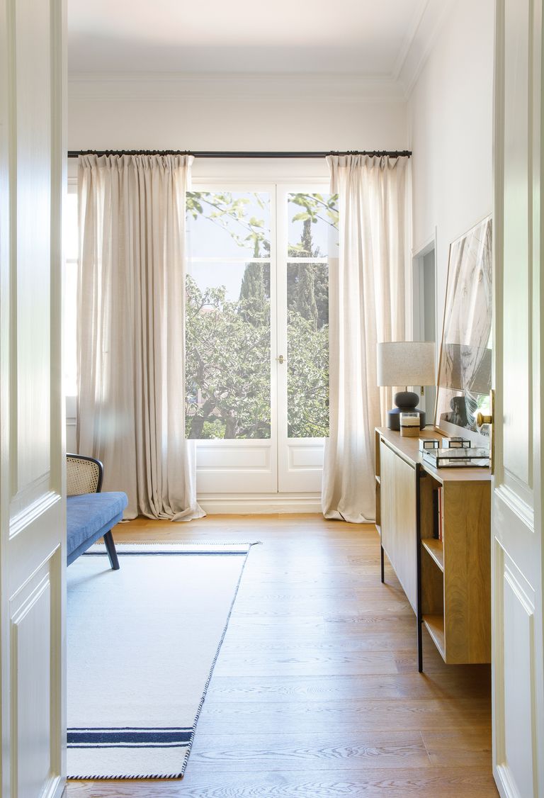 chambre avec baie vitrée