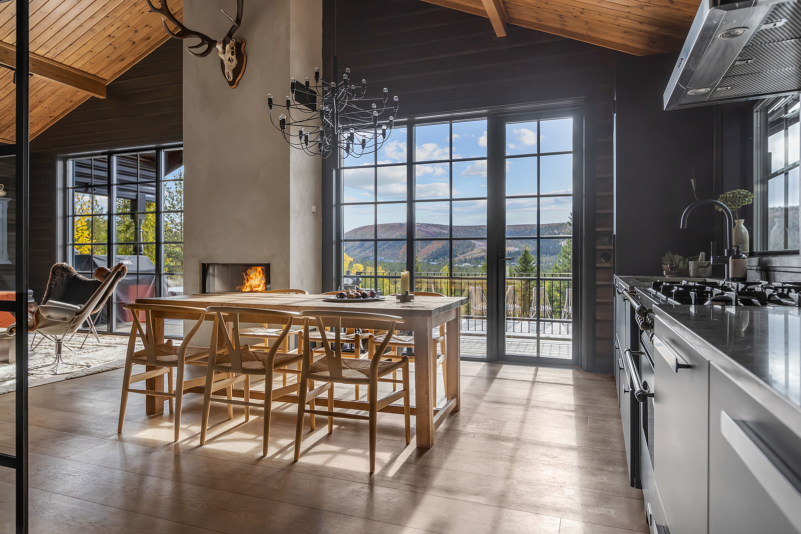 salle à manger avec cheminée chalet contemporain salle à manger avec cheminée chalet contemporain
