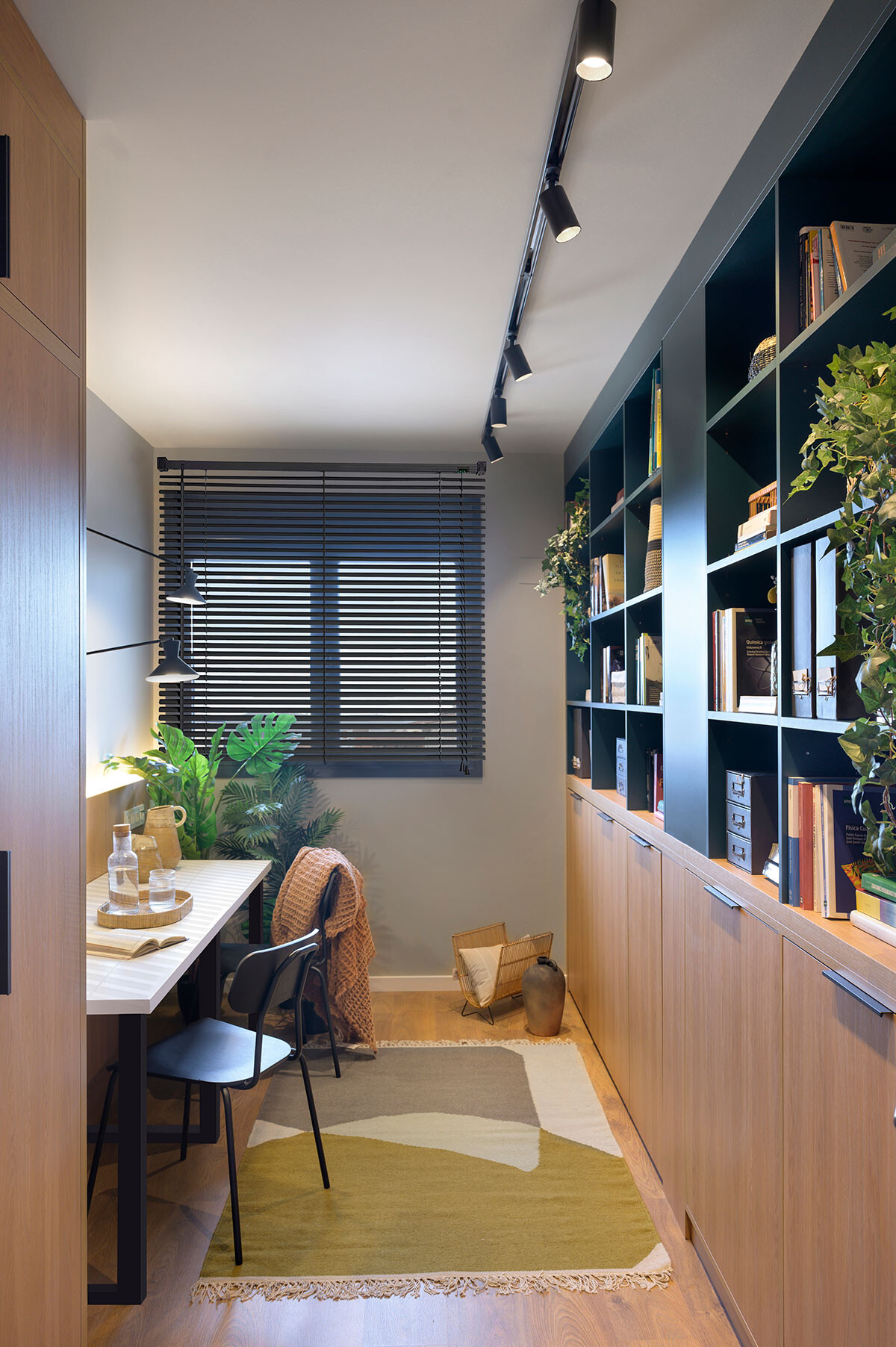 bureau décoration contemporaine avec bibliothèque