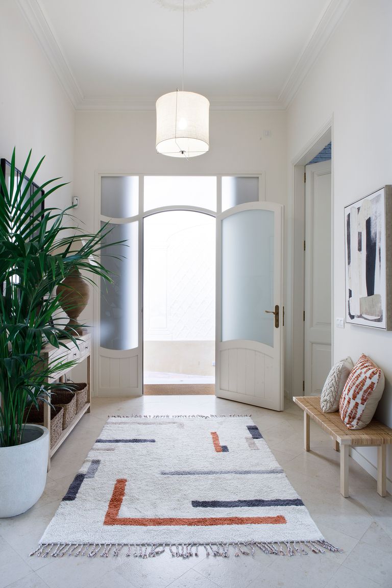 entrée avec banc décoration contemporaine